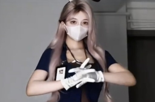 女明星黑脸现场张凯丽亲闺女耍大牌逼节目组破例改规则！